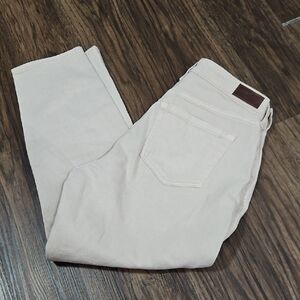 Hollister Curvy High-Rise Mom Jeans in Cream / Beige, Size 9R 29/27